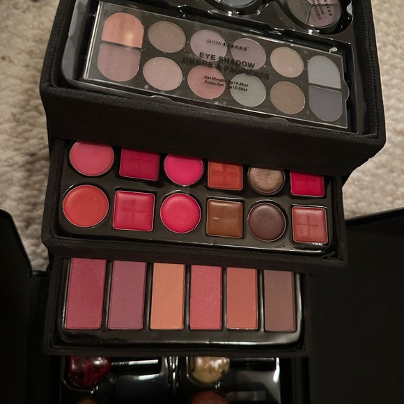 Brand new complete make up set kit case - Picture 8 of 9